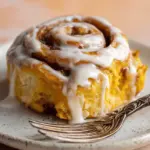 pumpkin cinnamon rolls - featured image